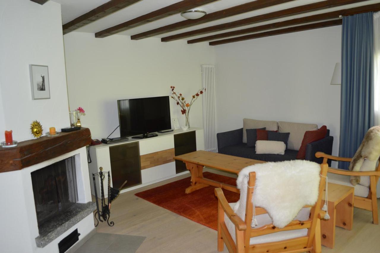Residenz La Mora Apartment ลา ปุนท์-ชามูเอส-เชอ ภายนอก รูปภาพ